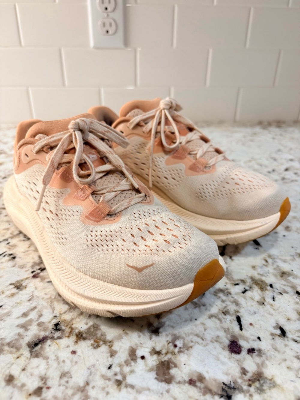 Hoka One One Women’s Running Shoes
Kawana 2